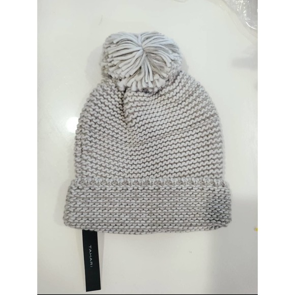 Tahari Women's O/S Chunky Marled Cuff Knit Pom Pom Beanie Hat NWT - Picture 2 of 4